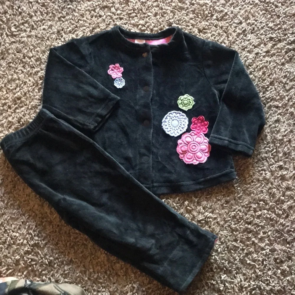 Macy’s WARM Black Button Up Matching Super Soft Thick Warm Flower Pants Top